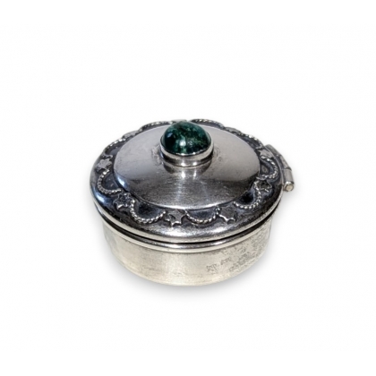 Boite à pillules en argent cabochon vert