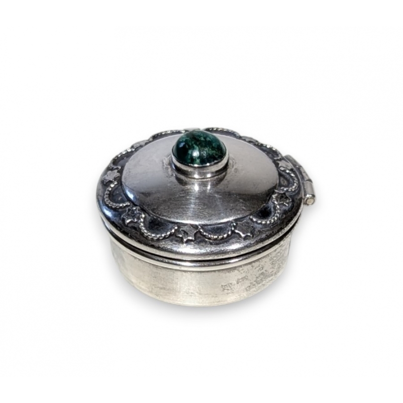 Boite à pillules en argent cabochon vert