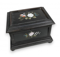 Boite en bois noirci et marqueterie Pietra dura