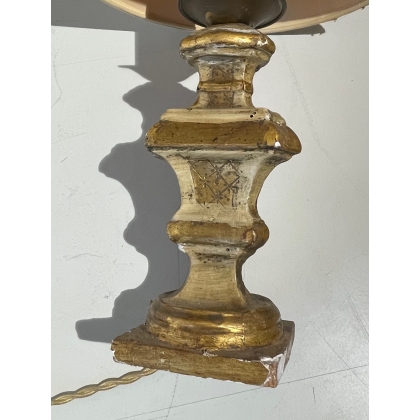 Lampe Urne en bois doré