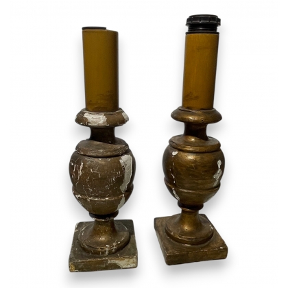 Paire de lampes Urne en bois doré