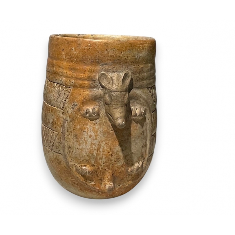 Vase précolombien Tatou en terre cuite