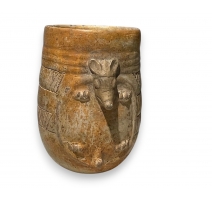 Vase précolombien Tatou en terre cuite