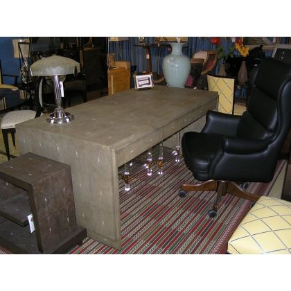  Bureau en galuchat "Mink" sur  Moinat SA  - Antiquités décoration