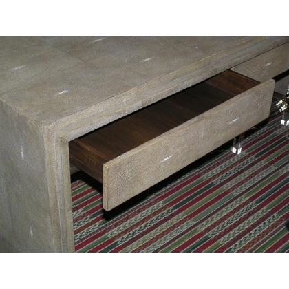  Bureau en galuchat "Mink" sur  Moinat SA  - Antiquités décoration