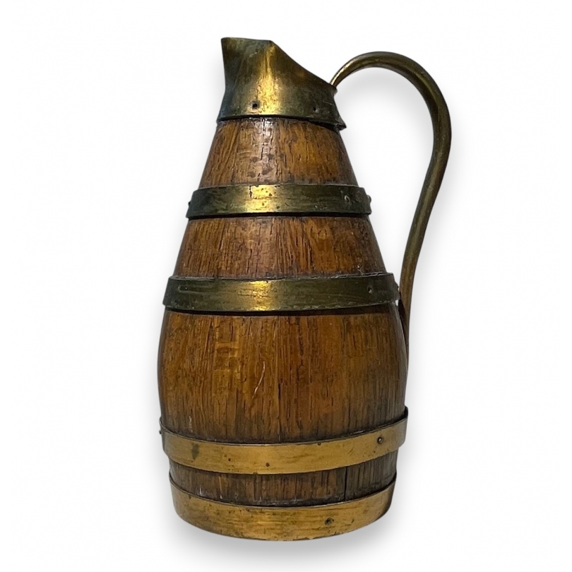 Pichet en chêne et laiton