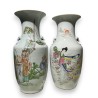 Paire de vases décor personnages