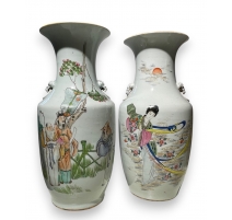 Paire de vases décor personnages