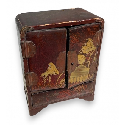 Petite armoire chinoise en laque