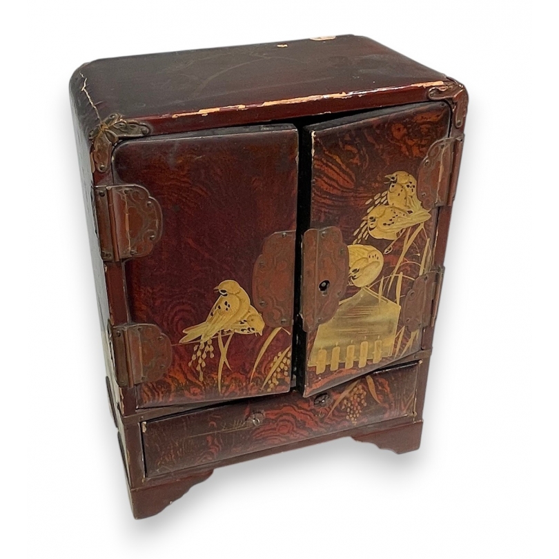 Petite armoire chinoise en laque