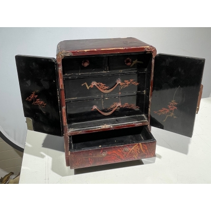 Petite armoire chinoise en laque