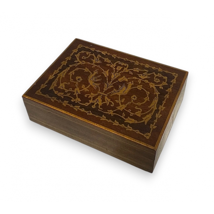 Boite marqueté avec mouvement à musique