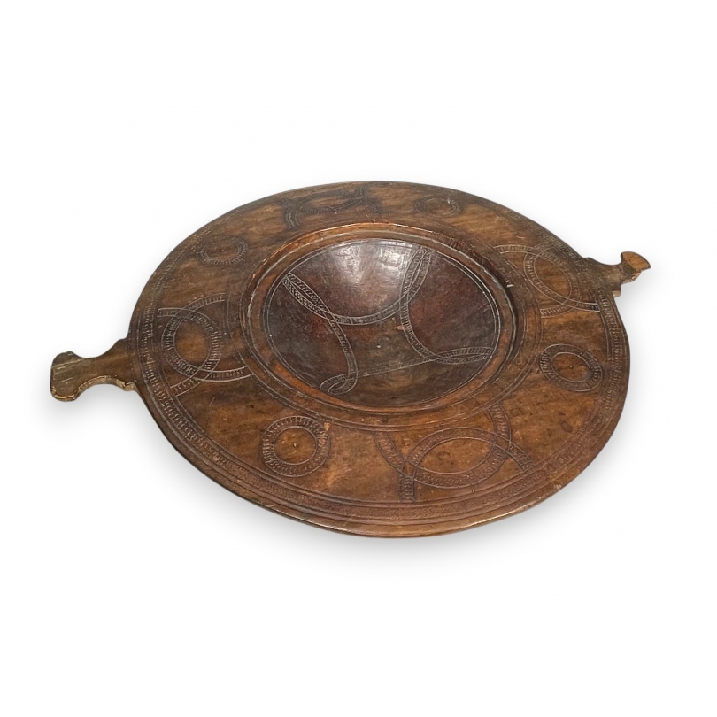 Bowl with wooden handles