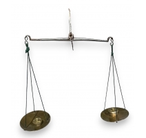 Balance à deux plateaux