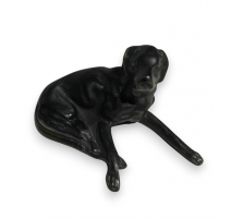 Chien couché en bronze