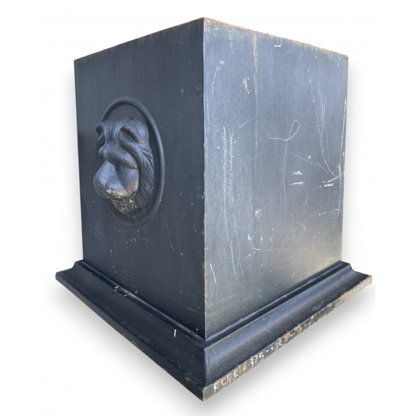 Socle en fonte Lion