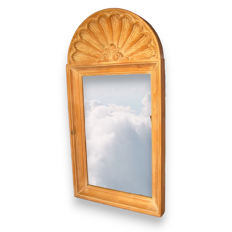 Miroir, cadre en pin cérusé, décor coquille