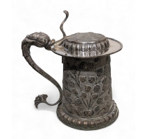 Chope richement décorée en argent 800