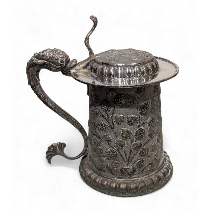 Chope richement décorée en argent 800