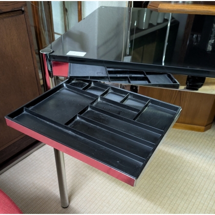 Bureau d'angle USM verre et caisson rouge