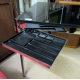 Bureau d'angle USM verre et caisson rouge