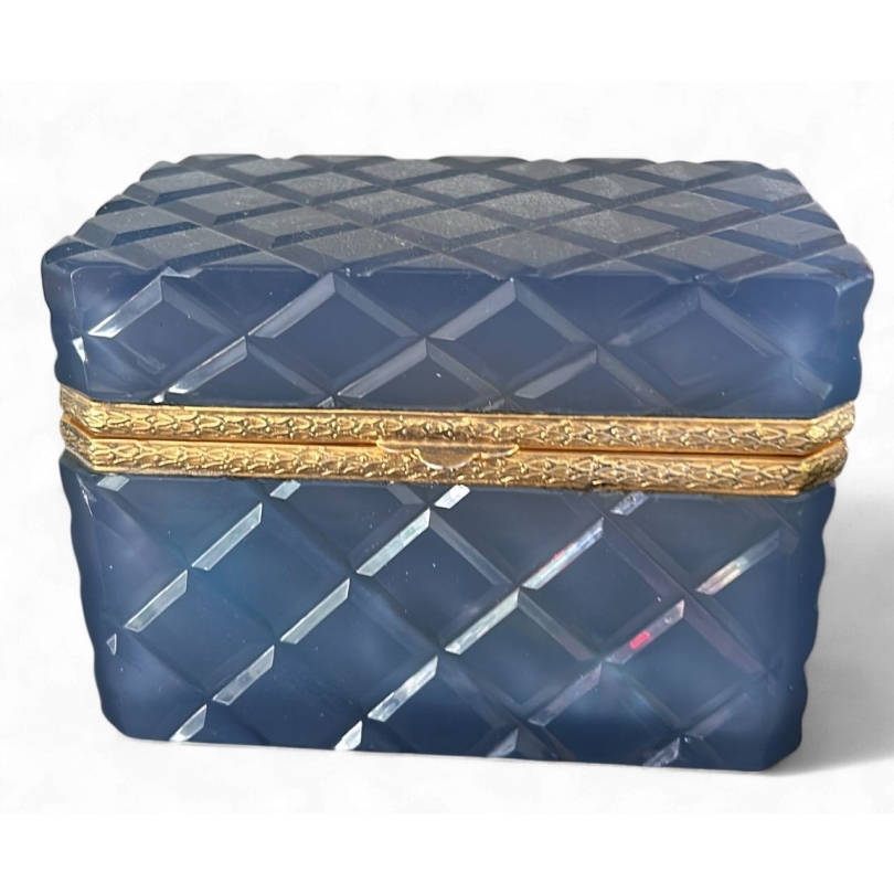 Boite en opaline bleue et monture en laiton