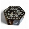 Boite hexagonale en laque et nacre
