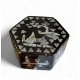 Boite hexagonale en laque et nacre