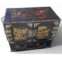 Petite armoire chinoise en laque