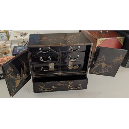 Petite armoire chinoise en laque