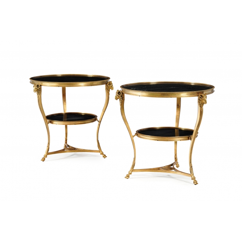 Paire de guéridons "Tête de Bélier"