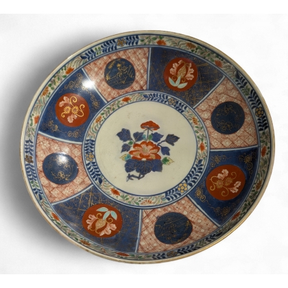 Plat Imari en porcelaine
