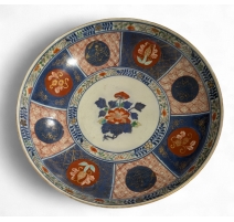 Plat Imari en porcelaine