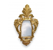 Miroir en bois sculpté et doré