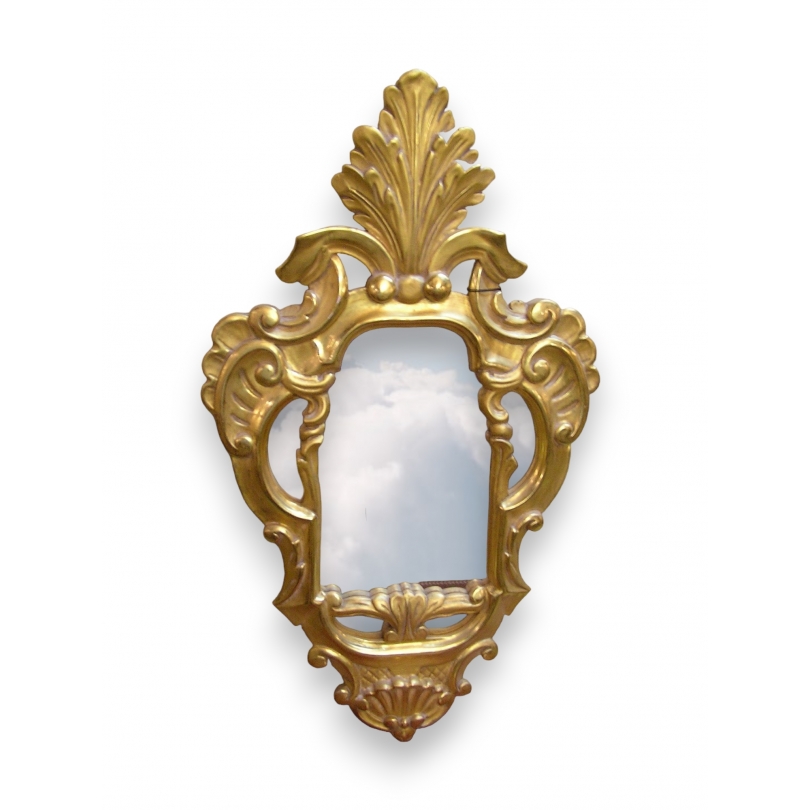 Miroir en bois sculpté et doré