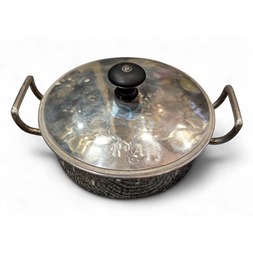 Petit légumier avec monogramme R d'A.