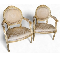 Paire de fauteuils style Louis XVI dorés