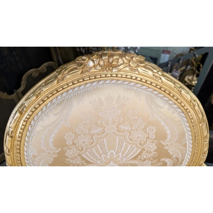 Paire de fauteuils style Louis XVI dorés