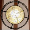 Lustre en fer forgé à deux coupelles en opaline