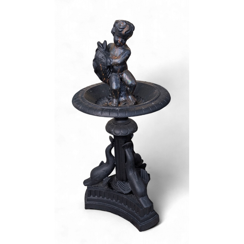 Fontaine "Chérubin" en fonte noire