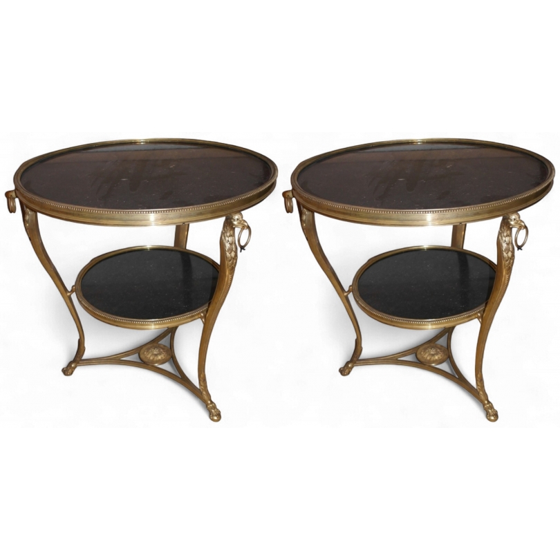 Paire de guéridons ronds "Tête d'aigle"