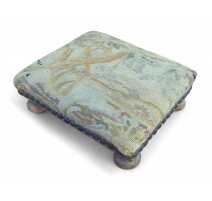 Tabouret de pieds en tapisserie