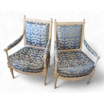 Paire de fauteuils Louis XVI laqués blanc