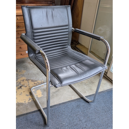 Fauteuil cuir noir par ART COLLECTION