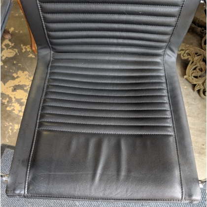 Fauteuil cuir noir par ART COLLECTION