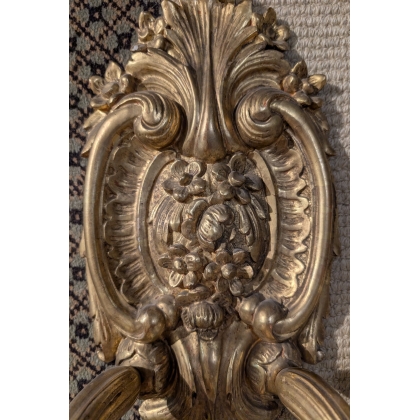 Par de apliques de estilo Luis XV de madera dorada en  Moinat SA  - Antigüedades y decoración