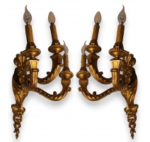 Paire d'appliques en bois sculpté doré à 3 lumière