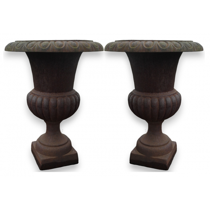 Paire d'urnes en fonte brune