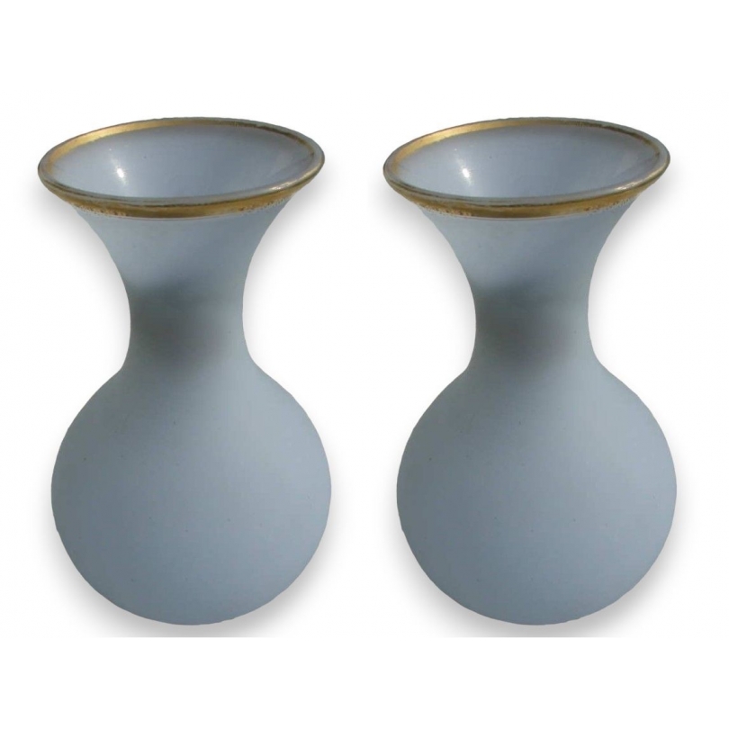Paire de vases en opaline gorge de pigeon