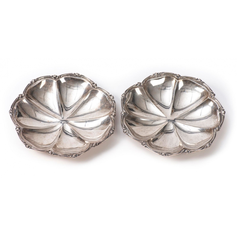 Paire de plats en argent